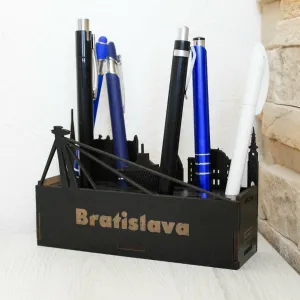 Drevený stojan na perá - Bratislava