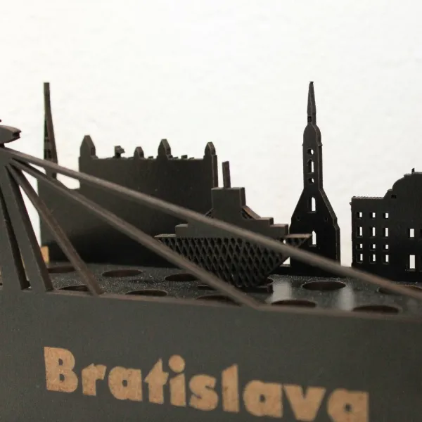 Drevený stojan na perá - Bratislava