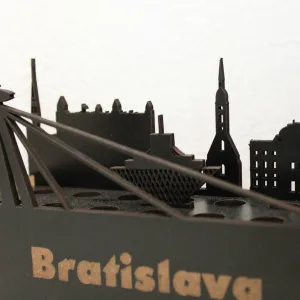 Drevený stojan na perá - Bratislava