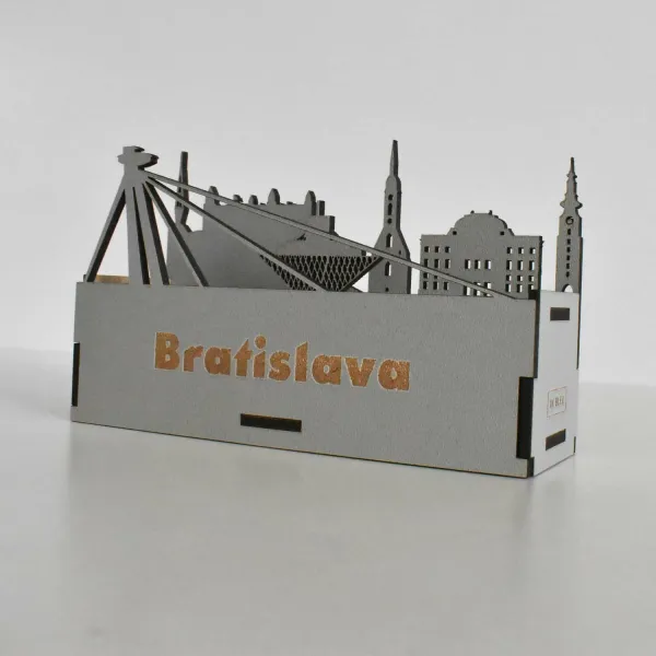 Drevený stojan na perá - Bratislava