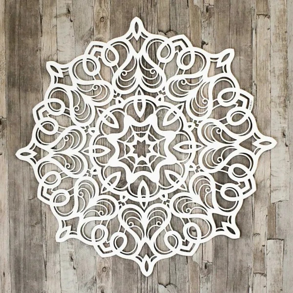 Geometrická mandala na stenu z dreva