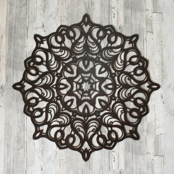 Geometrická mandala na stenu z dreva