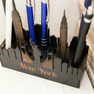 Drevený stojan na perá - New York