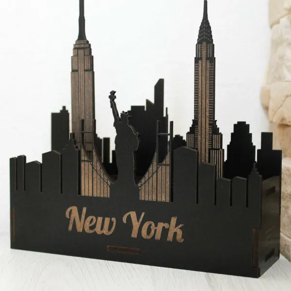 Drevený stojan na perá - New York