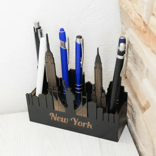 Drevený stojan na perá - New York