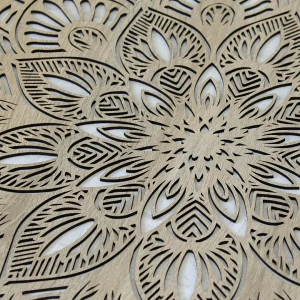 Vyrezávaná drevená Mandala - Symetria