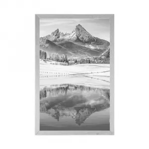 Plagát zasnežená krajina v Alpách v čiernobielom prevedení