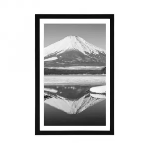 Plagát s paspartou japonská hora Fuji v čiernobielom prevedení