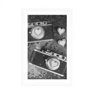 Plagát s paspartou dva retro fotoaparáty v čiernobielom prevedení