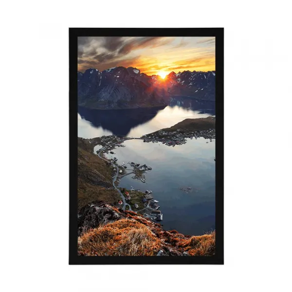 Plagát očarujúca horská panoráma so západom slnka