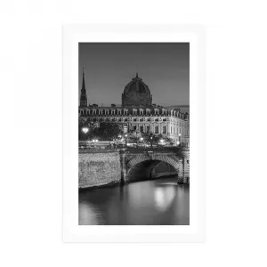 Plagát s paspartou oslňujúca panoráma Paríža v čiernobielom prevedení