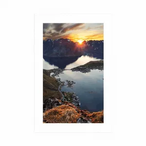 Plagát s paspartou očarujúca horská panoráma so západom slnka