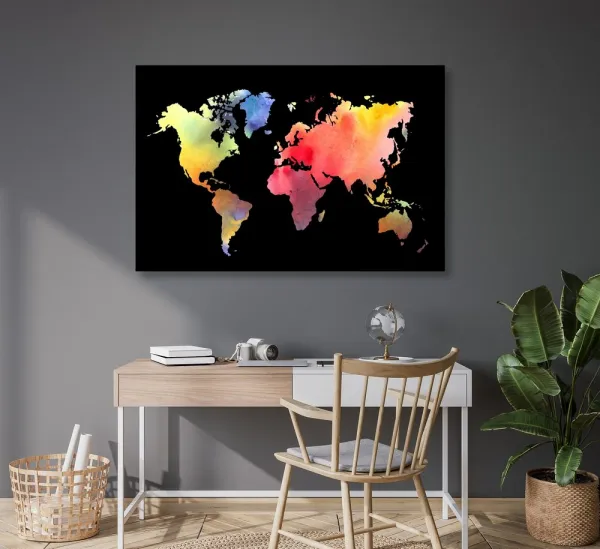 Obraz na korku mapa sveta v akvarelovom prevedení na čiernom pozadí