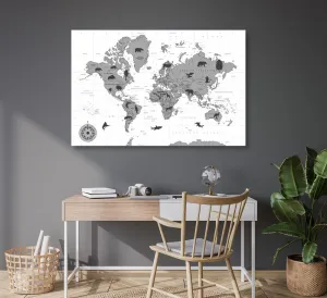 Obraz na korku mapa so zvieratami v čiernobielom prevedení