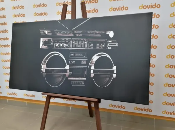 Obraz disco rádio z 90-tych rokov v čiernobielom prevedení