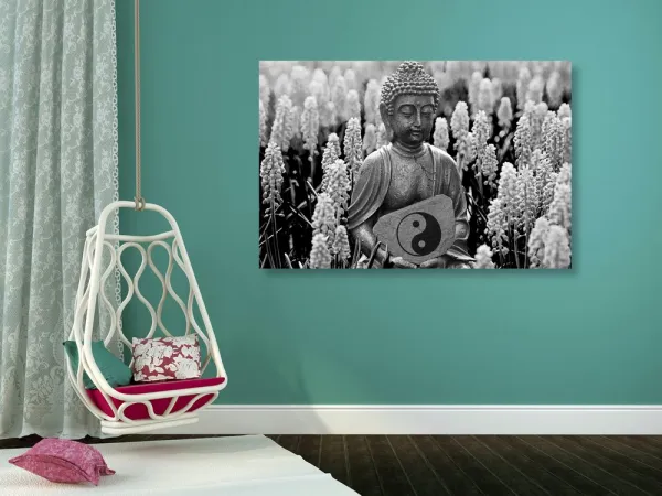 Obraz jin a jang Budha v čiernobielom prevedení