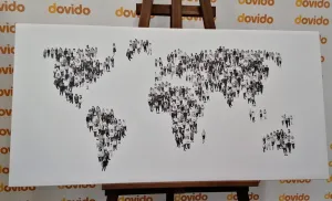 Obraz na korku mapa sveta pozostávajúca z ľudí v čiernobielom prevedení