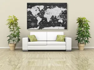 Obraz čiernobiela mapa na drevenom pozadí