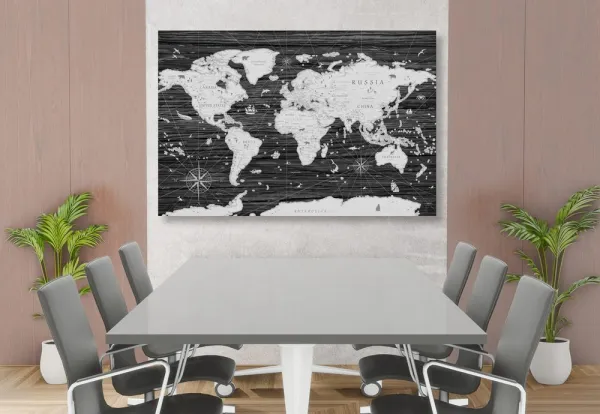 Obraz čiernobiela mapa na drevenom pozadí