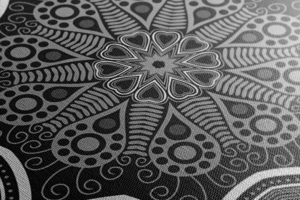 Obraz indická Mandala s kvetinovým vzorom v čiernobielom prevedení