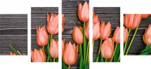 5-dielny obraz očarujúce oranžové tulipány na drevenom podklade