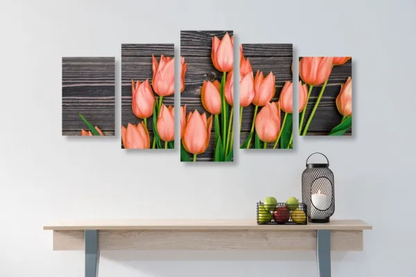 5-dielny obraz očarujúce oranžové tulipány na drevenom podklade