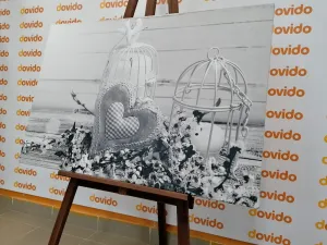 Obraz vintage srdiečko a lucerničky v čiernobielom prevedení