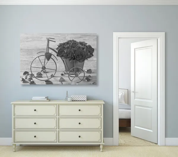 Obraz bicykel plný ruží v čiernobielom prevedení