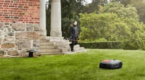 Cramer RM2700 – robotická kosačka