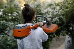 Akumulátorový vyžínač HUSQVARNA 110iL bez akumulátora a nabíjačky