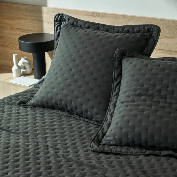 Prešívaná prikrývka na posteľ z mikrovlákna