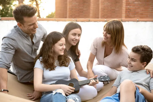 Detská drevená gitara ukulele so 4 nylonovými strunami