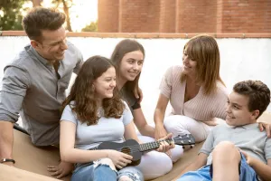 Detská drevená gitara ukulele so 4 nylonovými strunami