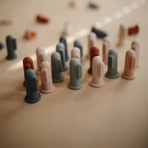 Mushie silikónová zubná kefka na prst 2 ks - Shifting Sand/Blush