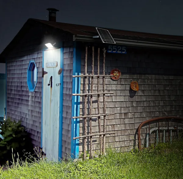 LED reflektor 1500lm so solárnym panelom + diaľkové ovládanie
