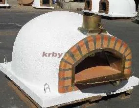 Pizza pec PIZZAJOL 100 s komínom vpredu izolovaná