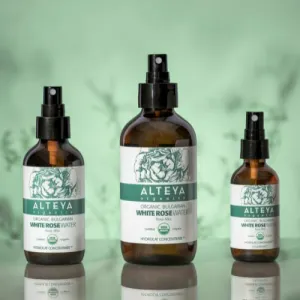 Ružová voda z bielej ruže Alteya Organics v skle 240 ml
