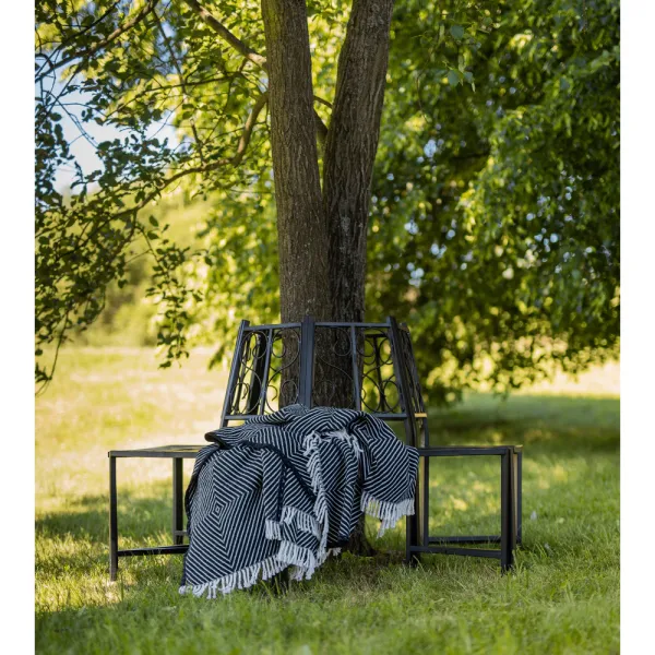 Kruhová lavička okolo stromu ARIA