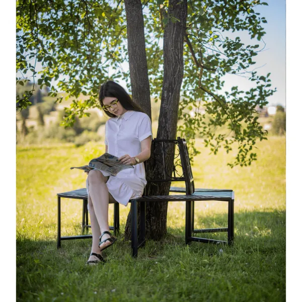 Kruhová lavička okolo stromu ARIA