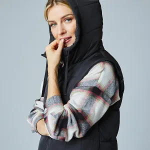 Dlhá bunda na zips a s kapucňou, bez rukávov