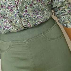 Pohodlné džegíny s pružným pásom, pre vyššiu postavu
