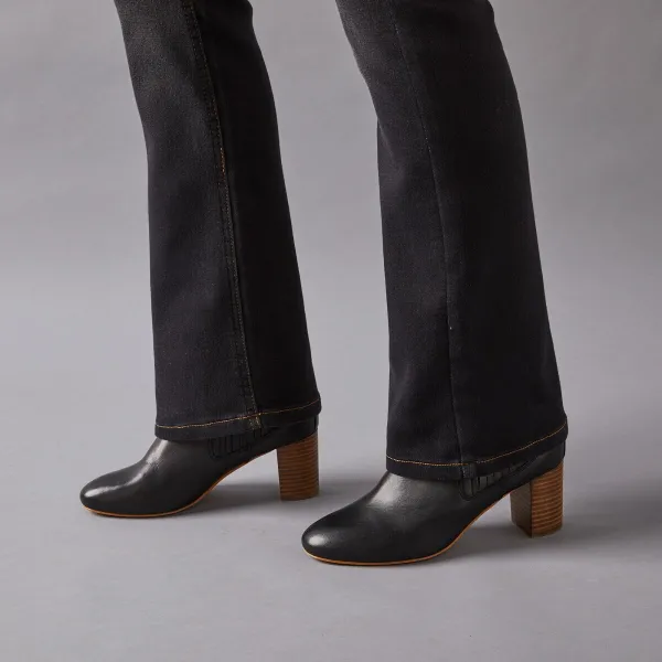 Strečové bootcut džegíny pre nižšiu postavu