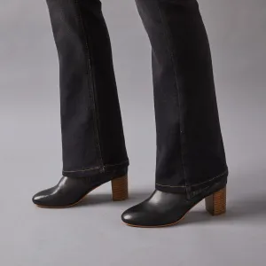 Strečové bootcut džegíny pre nižšiu postavu