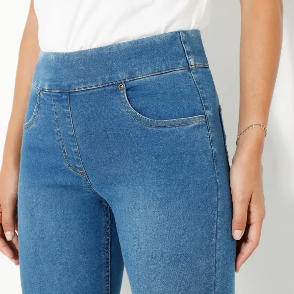 Strečové bootcut džegíny pre nižšiu postavu