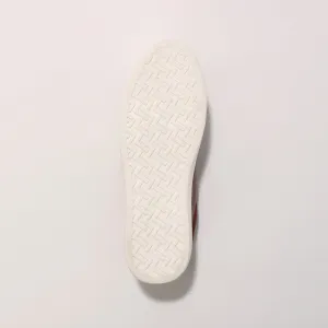 Tenisky so zlatými detailmi, efekt 2 materiálov