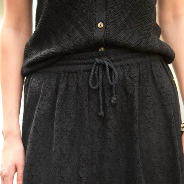 Čipkovaná midi sukňa s macramé