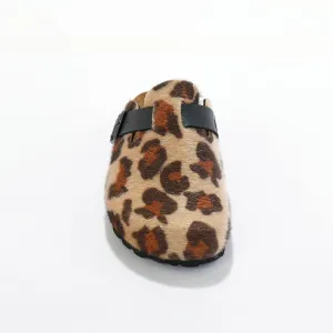 Dreváky s leopardím vzorom a sponou