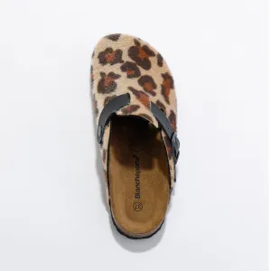 Dreváky s leopardím vzorom a sponou