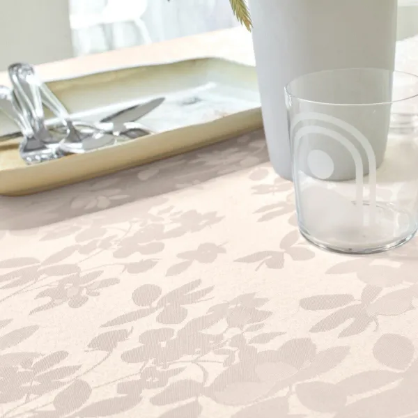 Žakárový obrus s motívom listov zn. Colombine®