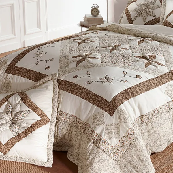 Prikrývka na posteľ patchwork s potlačou kvetín